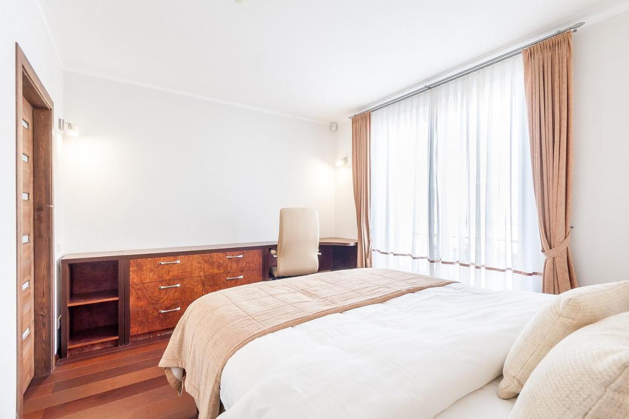 Central Apartment In Gedimino Av By Urban Rent VNO Buitenkant foto